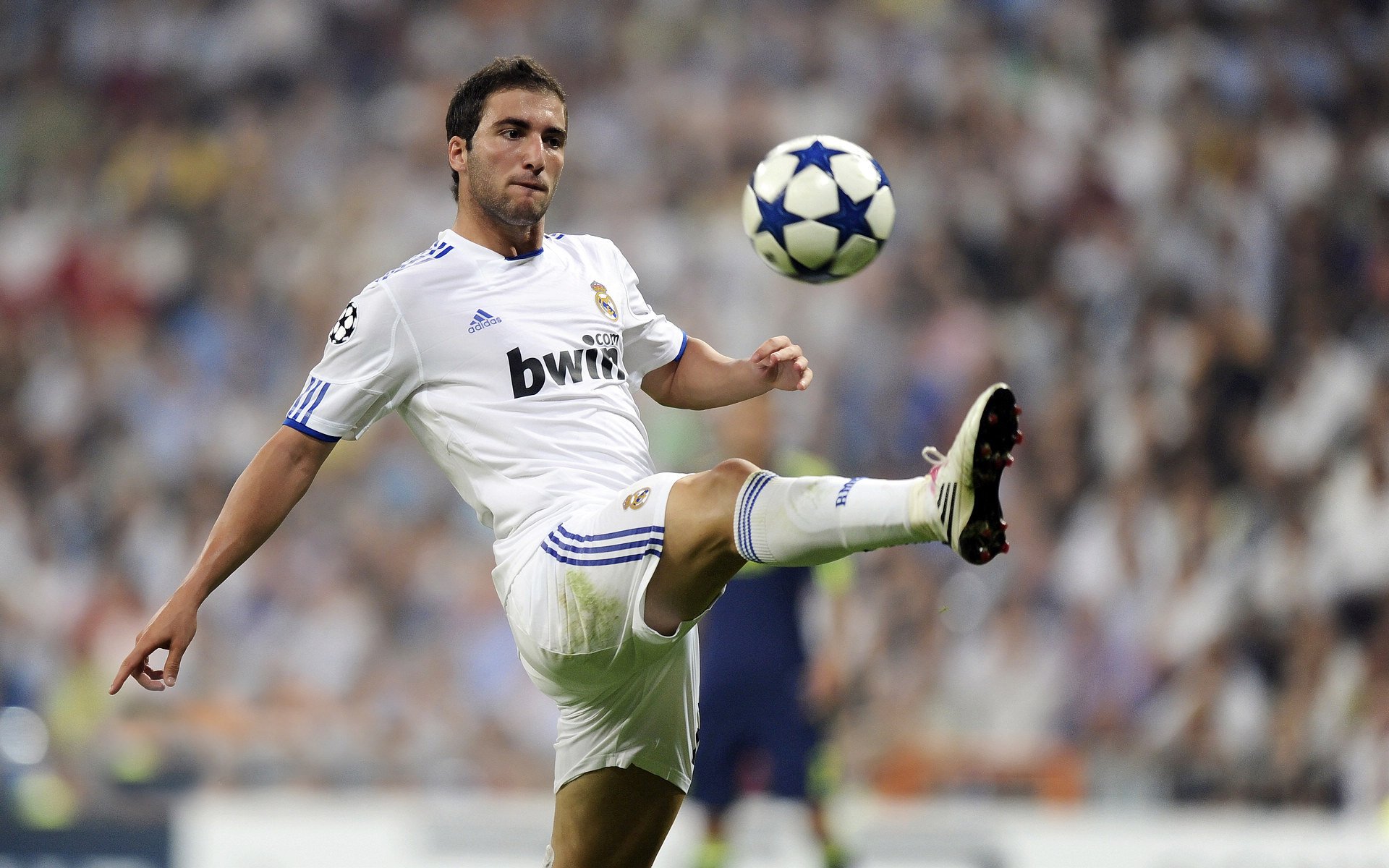 曼联在英超强势反弹,争夺榜首位置